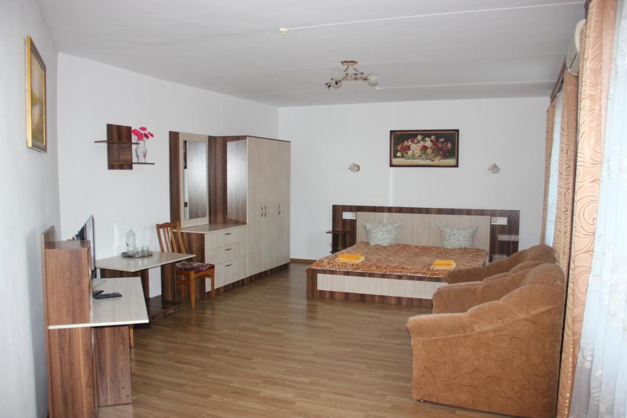 Hotel - Restaurant "Lion'S Heart" Velyka Omelyana 외부 사진
